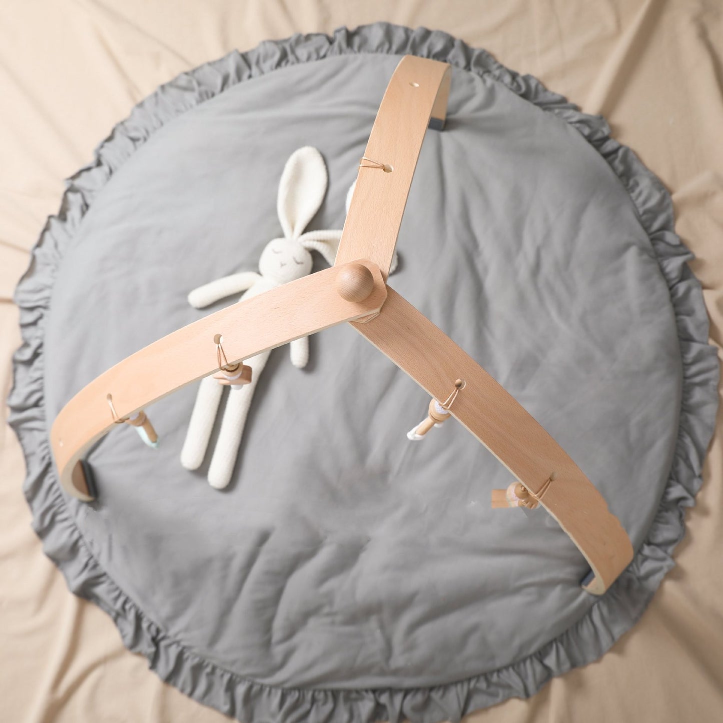 Montessori motor support for bedroom or playroom