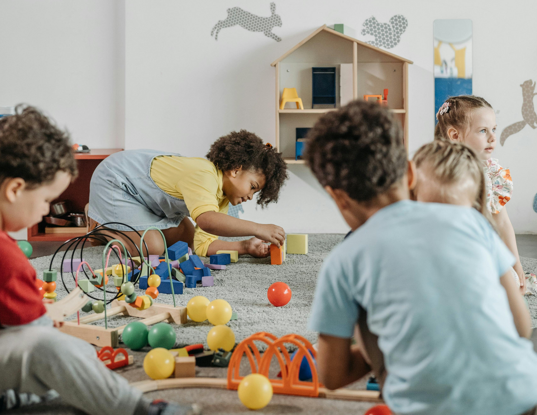 🌱 5 astuces pour encourager l’autonomie chez les tout-petits (dès 1 an)